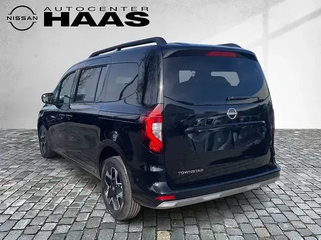 Neu Nissan Townstar Tekna 131 PS (96 kW) 2026 Enigma black Kombi