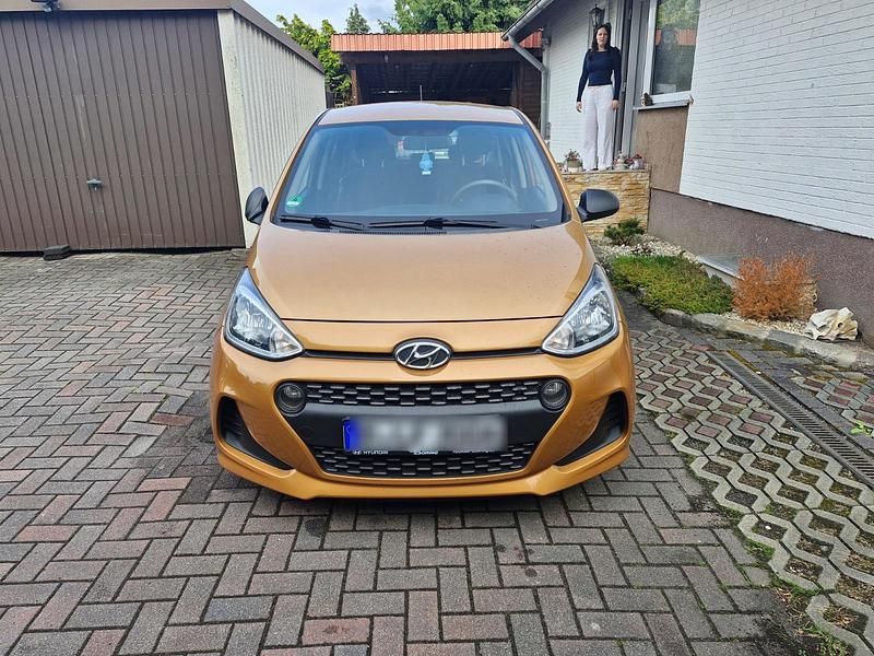 Gold Gebraucht 2016 Hyundai i10 Trend Kleinwagen | 7.900 € (Fairer Preis) - Bild 1/4