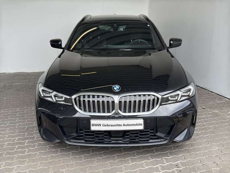 Black sapphire metallic Gebraucht 2024 BMW 318 M Sport Kombi | 37.630 € (Fairer Preis) - Bild 1/4