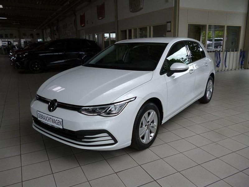 Gebraucht VW Golf VIII Life 131 PS (96 kW) 2023 Weiß Limousine