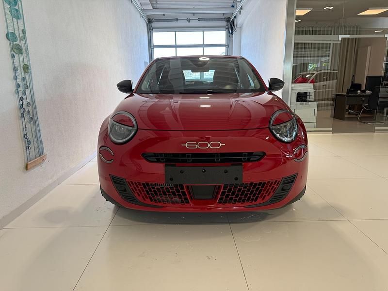 Neu Fiat 600 110 PS (80 kW) 2026 Passione rot (111) SUV