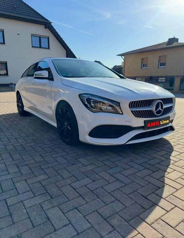 Weiß Gebraucht 2019 Mercedes CLA180 Shooting Brake AMG line Kombi | 20.000 € (Fairer Preis) - Bild 1/4