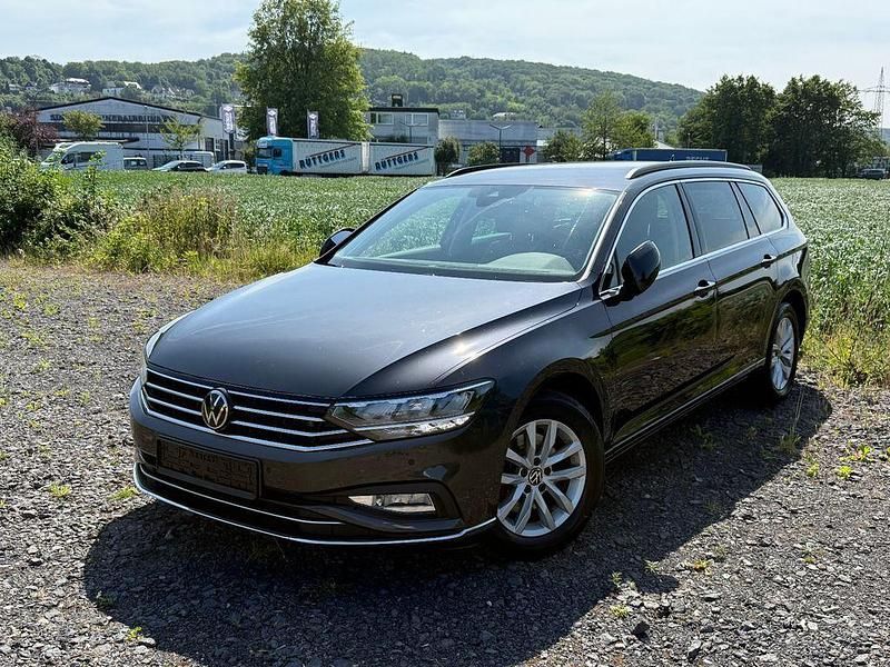 Grau Gebraucht 2023 VW Passat Business Kombi | 19.990 € (Guter Preis) - Bild 1/4