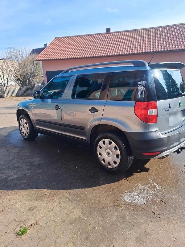 Gebraucht Skoda Yeti 122 PS (89 kW) 2013 Grau SUV