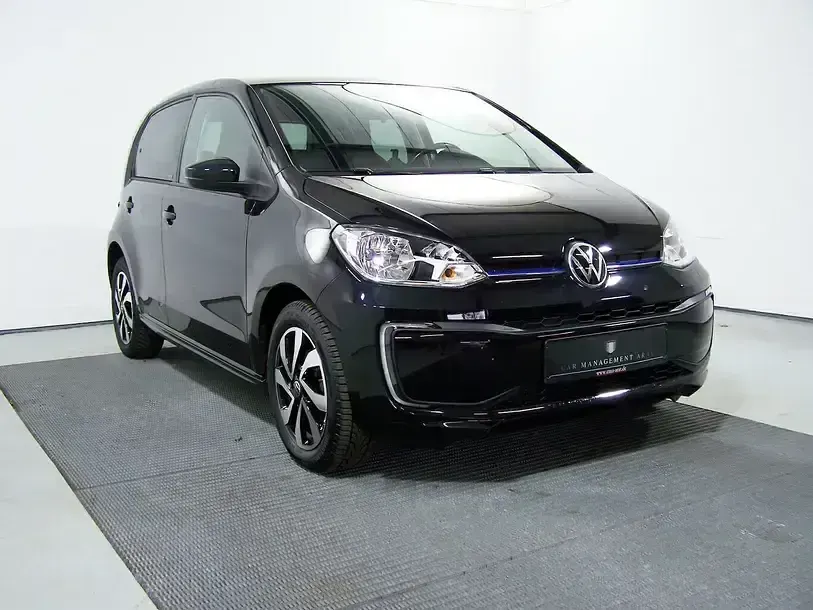 Usata VW e-up! Active 61 kW (83 CV) 2021 Nero Utilitaria