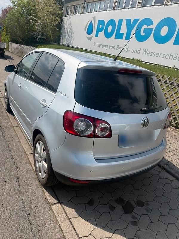 Second-hand VW Golf V 105 CP (77 kW) 2007 Argintiu Berlinǎ