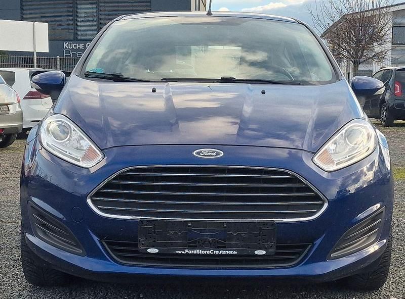 Gebraucht Ford Fiesta Trend 60 PS (44 kW) 2016 Blau Limousine