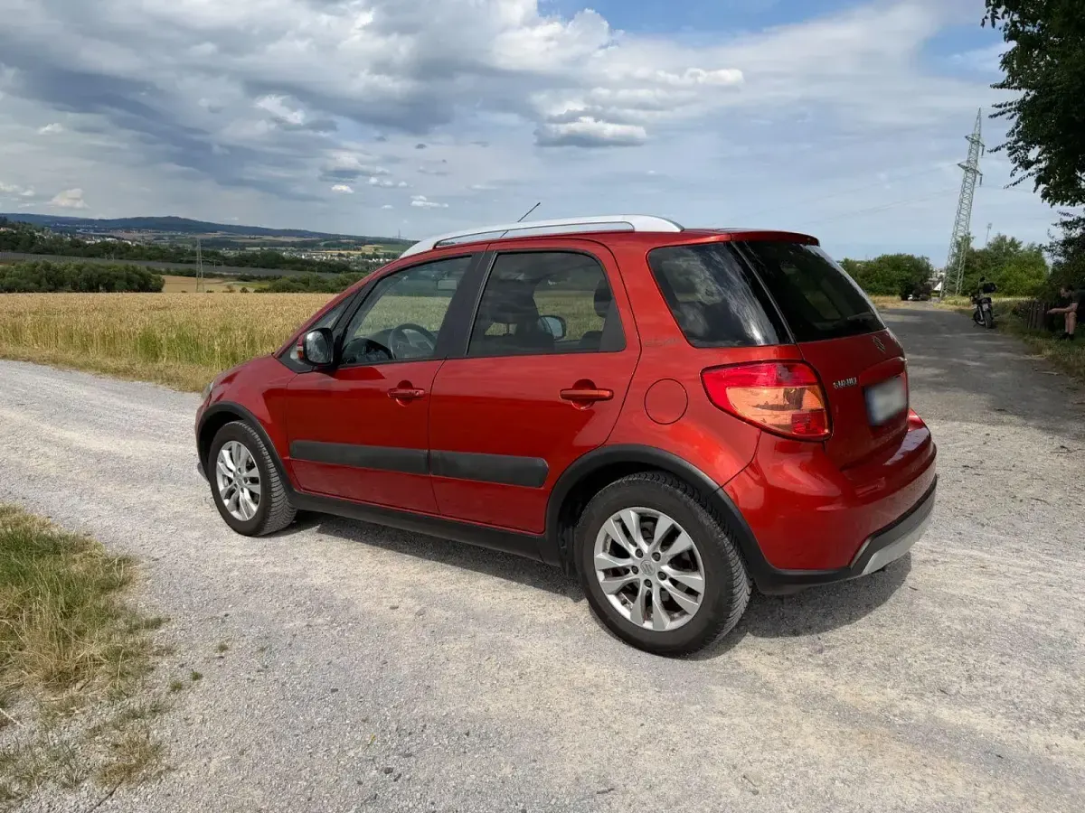 Gebraucht Suzuki SX4 Style 120 PS (88 kW) 2013 Rot Limousine