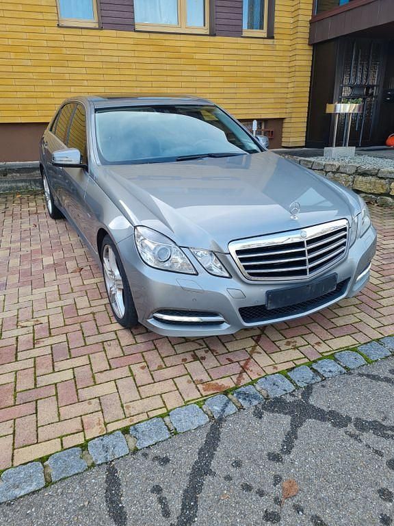 Schwarz Gebraucht 2013 Mercedes E300 Avantgarde Limousine | 14.000 € (Fairer Preis) - Bild 1/4