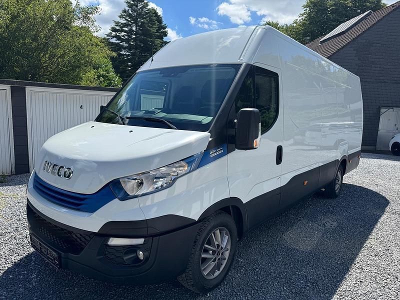 Weiß Gebraucht 2018 Iveco Daily Van | 19.990 € - Bild 1/4