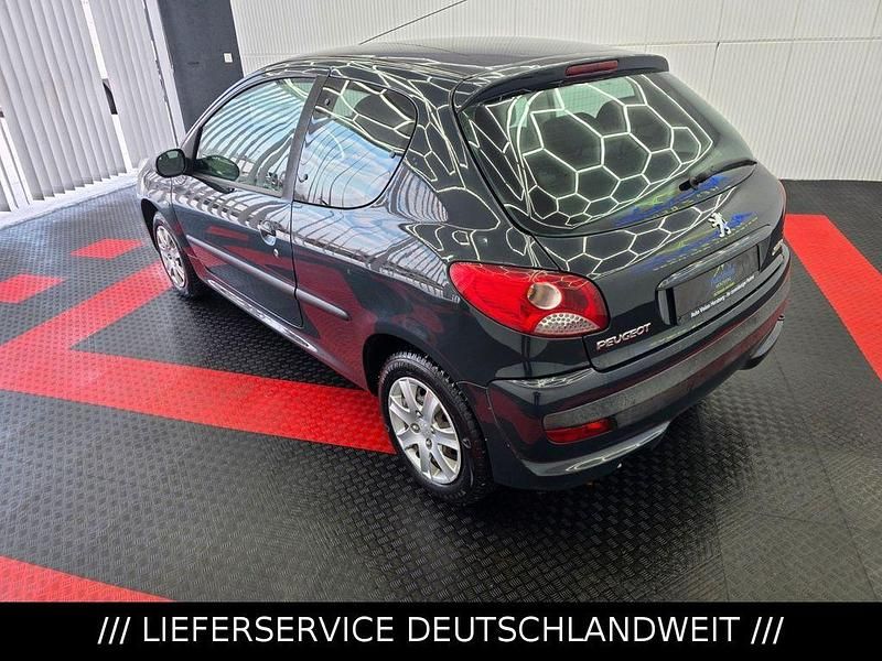 Gebraucht Peugeot 206+ Basis 75 PS (55 kW) 2010 Grau Kleinwagen