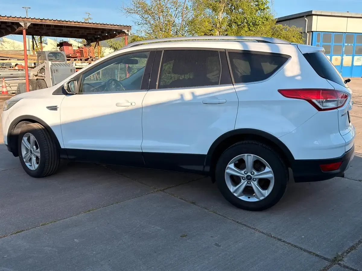 Usata Ford Kuga 150 CV (110 kW) 2015 Bianco SUV