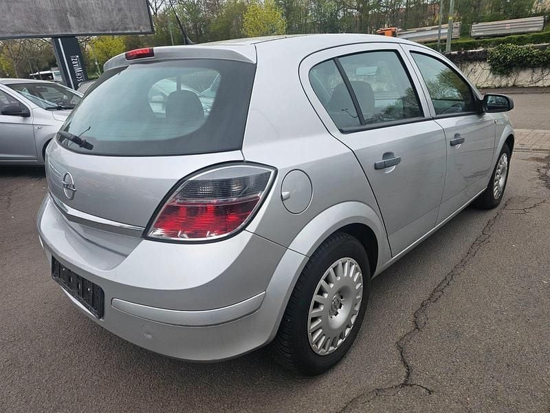 Gebraucht Opel Astra 115 PS (84 kW) 2009 Silber Limousine