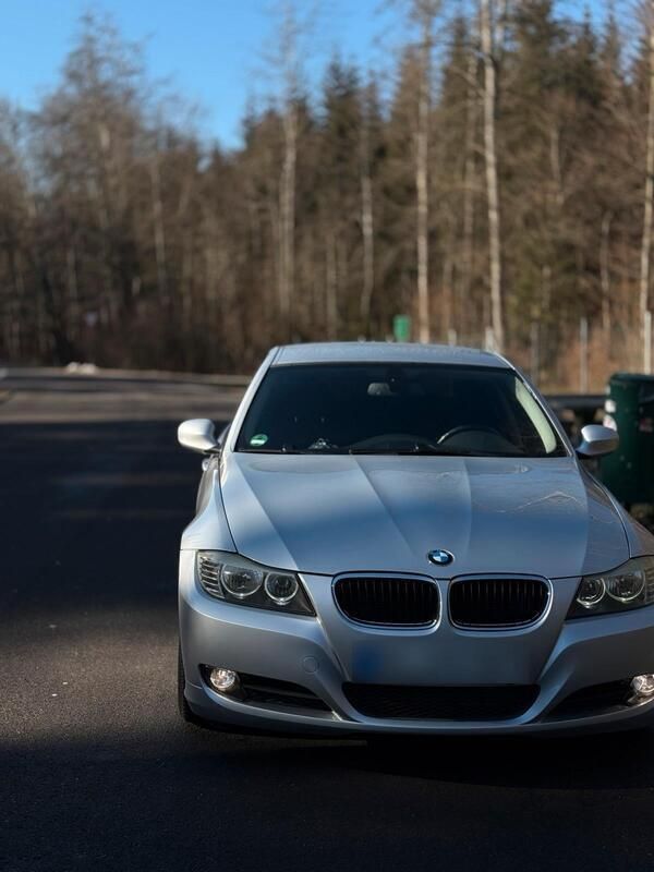 Silber Gebraucht 2009 BMW 318 Limousine | 5.500 € (Fairer Preis) - Bild 1/4
