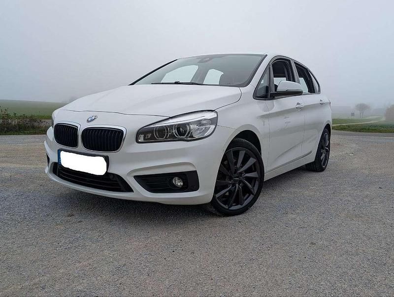 Weiß Gebraucht 2016 BMW 218 Advantage Kombi | 10.000 € (Fairer Preis) - Bild 1/4