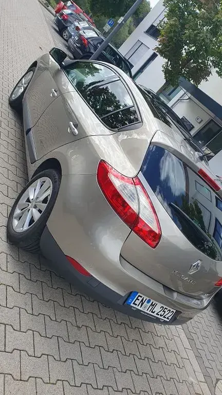 Gebraucht Renault Mégane III Luxe 131 PS (96 kW) 2009 Braun Limousine