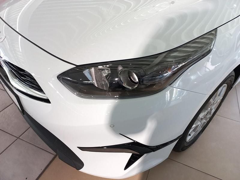 Neu Kia Ceed 99 PS (72 kW) 2026 Carrara weiss Kleinwagen
