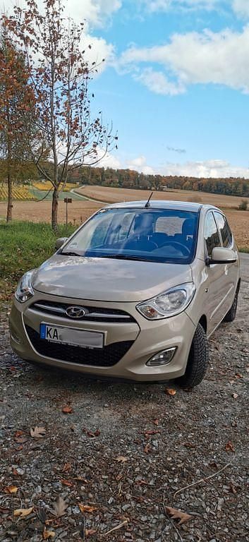 Grau Gebraucht 2013 Hyundai i10 Edition Kleinwagen | 1.500 € (Superpreis) - Bild 1/4