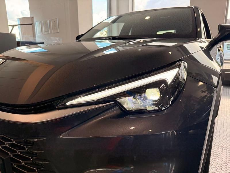 Neu Lexus LBX 136 PS (100 kW) 2025 Grau SUV