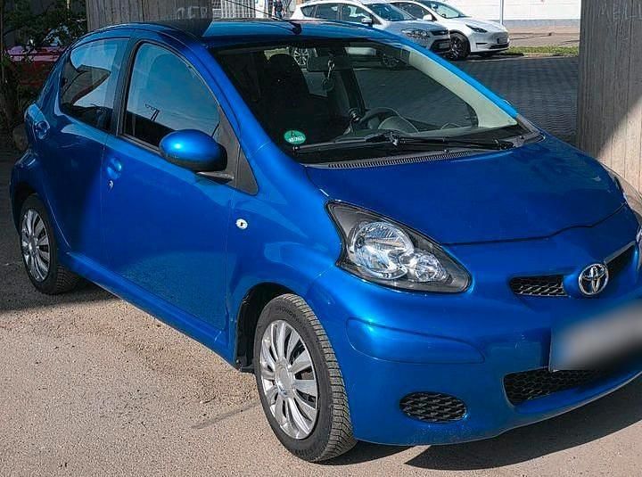 Gebraucht Toyota Aygo 68 PS (50 kW) 2010 Blau Kleinwagen