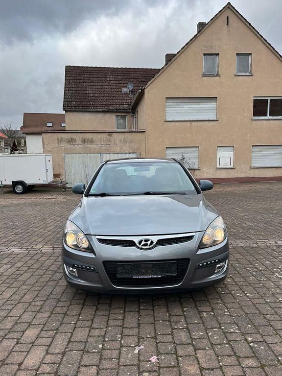 Gebraucht Hyundai i30 109 PS (80 kW) 2012 Grau Limousine
