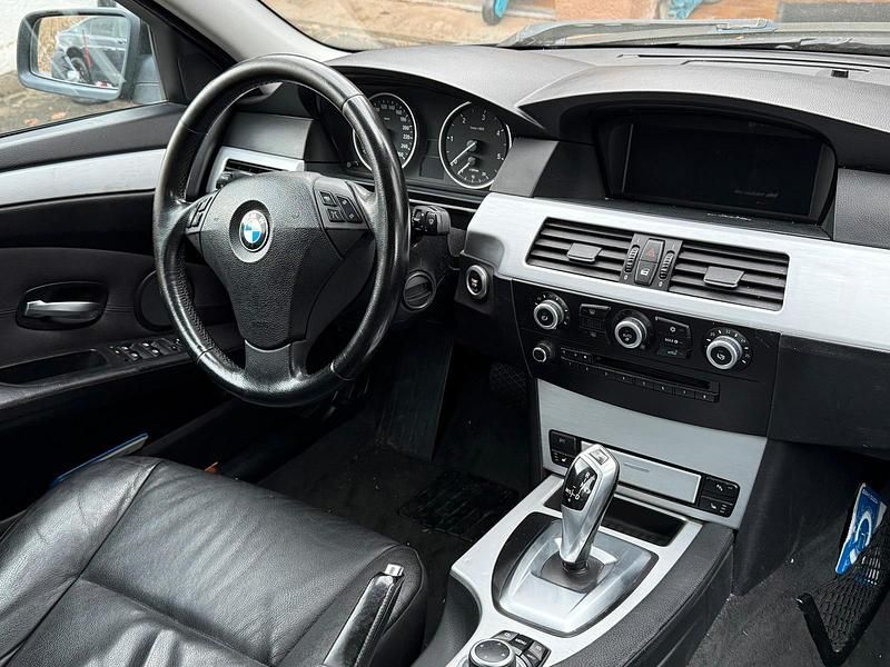 Gebraucht BMW 525 197 PS (144 kW) 2009 Schwarz Kombi