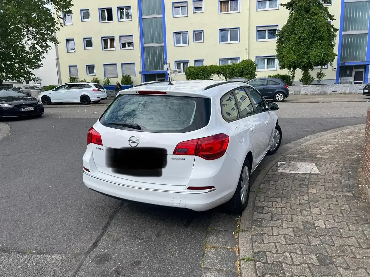 Gebraucht Opel Astra 116 PS (85 kW) 2015 Kombi