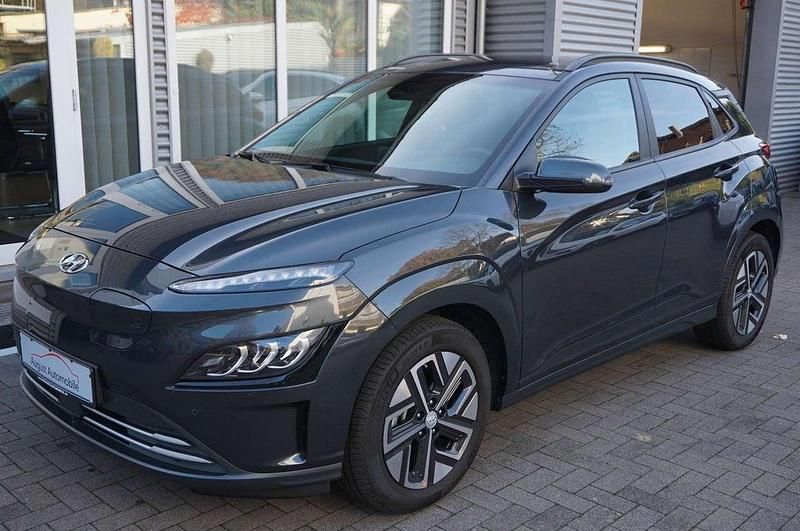 Grau Gebraucht 2023 Hyundai Kona SUV | 18.870 € (Guter Preis) - Bild 1/3