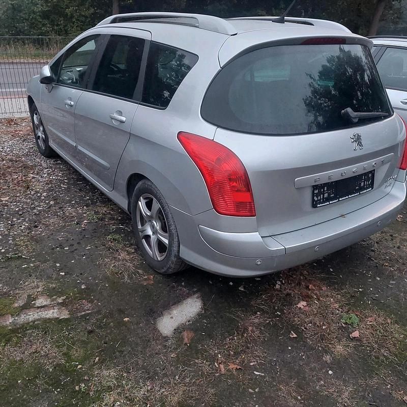 Gebraucht Peugeot 308 SW 112 PS (82 kW) 2011 Silber Kombi