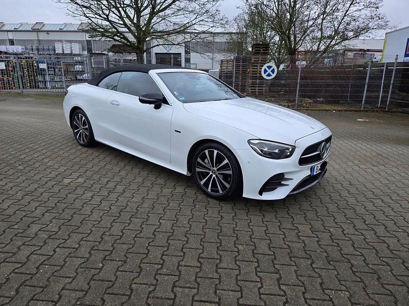 Gebraucht Mercedes E300 258 PS (189 kW) 2023 Weiß Cabrio