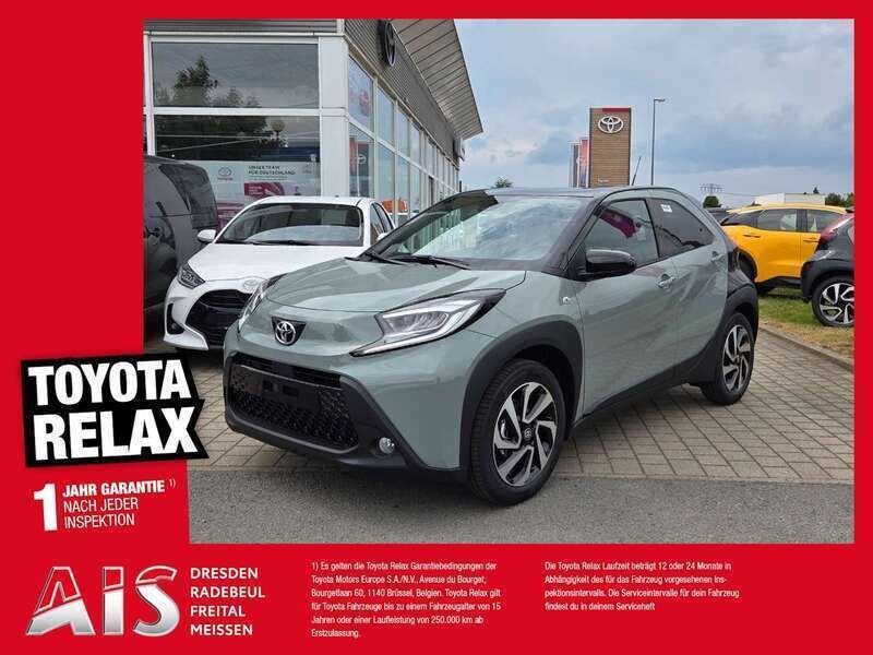 Urban khaki / night sky black Neu 2025 Toyota Aygo Kleinwagen | 18.990 € - Bild 1/3