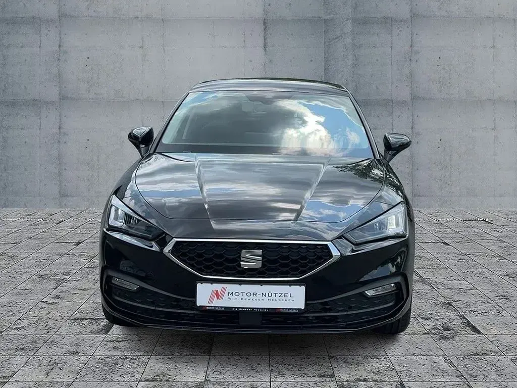 Neu Seat Leon 150 PS (110 kW) 2026 Schwarz Limousine