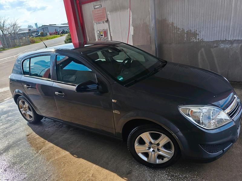 Gebraucht Opel Astra 116 PS (85 kW) 2009 Grau Limousine