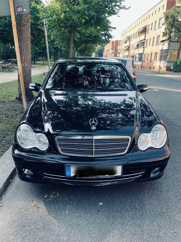 Schwarz Gebraucht 2006 Mercedes C180 Classic Limousine | 3.390 € (Fairer Preis) - Bild 1/4