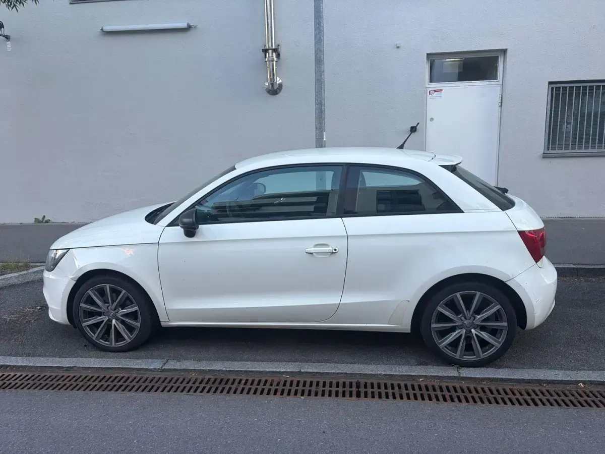 Gebraucht Audi A1 S-Line 122 PS (89 kW) 2011 Weiß Kleinwagen