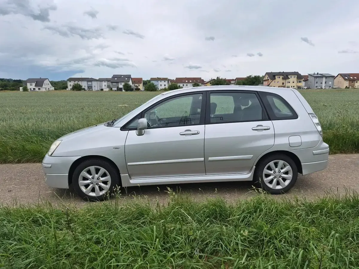 Gebraucht Suzuki Liana 107 PS (78 kW) 2008 Silber Limousine