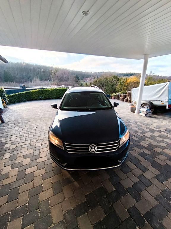 Gebraucht VW Passat Highline 160 PS (117 kW) 2013 Blau Kombi