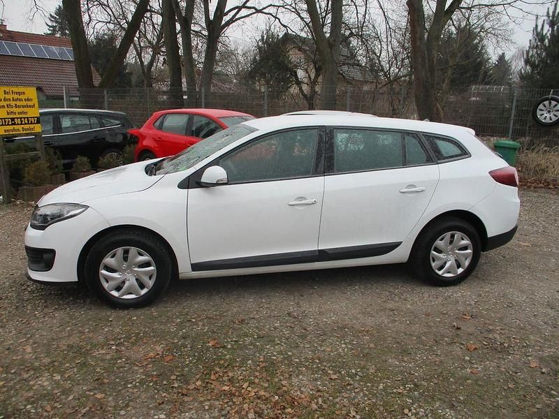 Gebraucht Renault Mégane III Authentique 116 PS (85 kW) 2016 Weiß Limousine