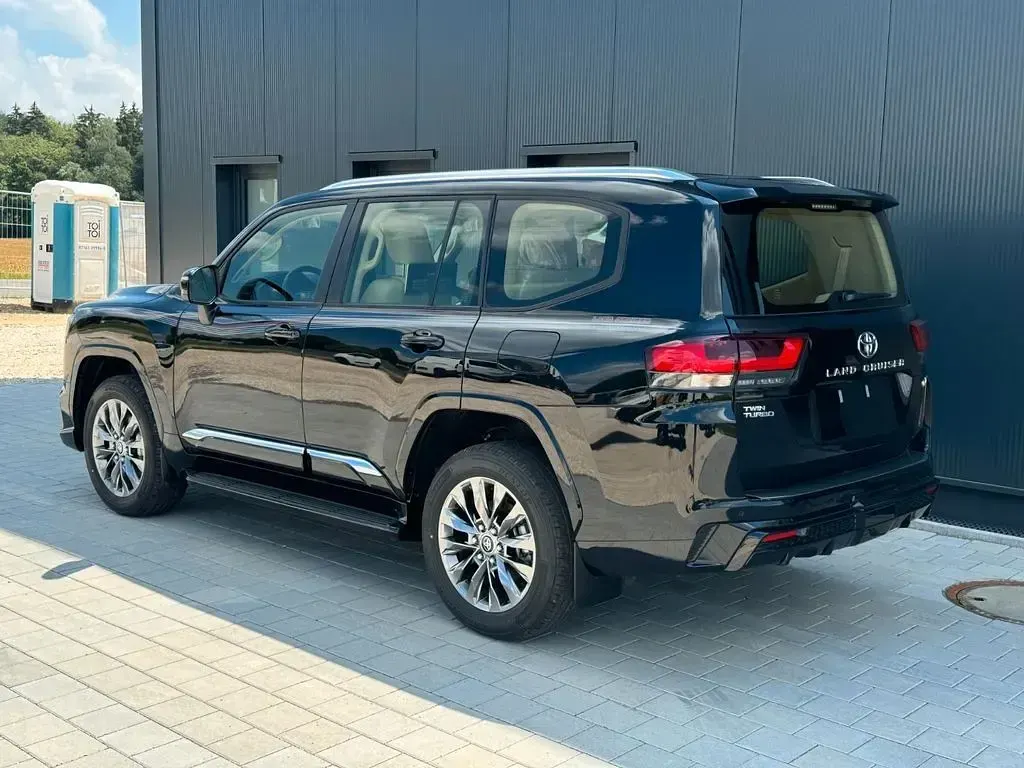 Neu Toyota Land Cruiser 416 PS (305 kW) 2026 Schwarz SUV