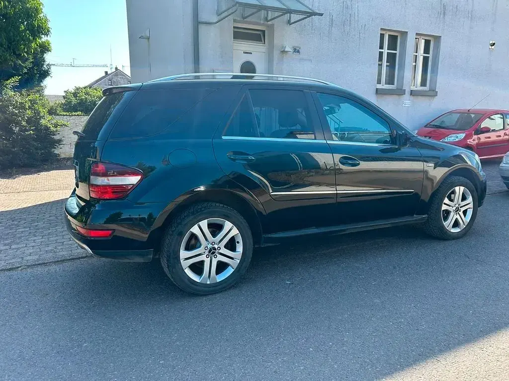 Gebraucht Mercedes ML300 204 PS (150 kW) 2010 Schwarz SUV
