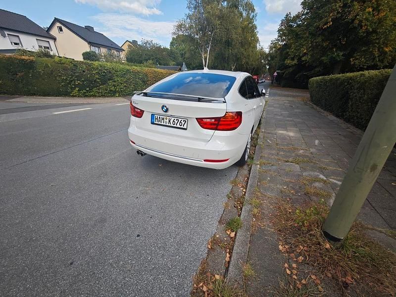 Gebraucht BMW 330 258 PS (189 kW) 2015 Weiß Limousine