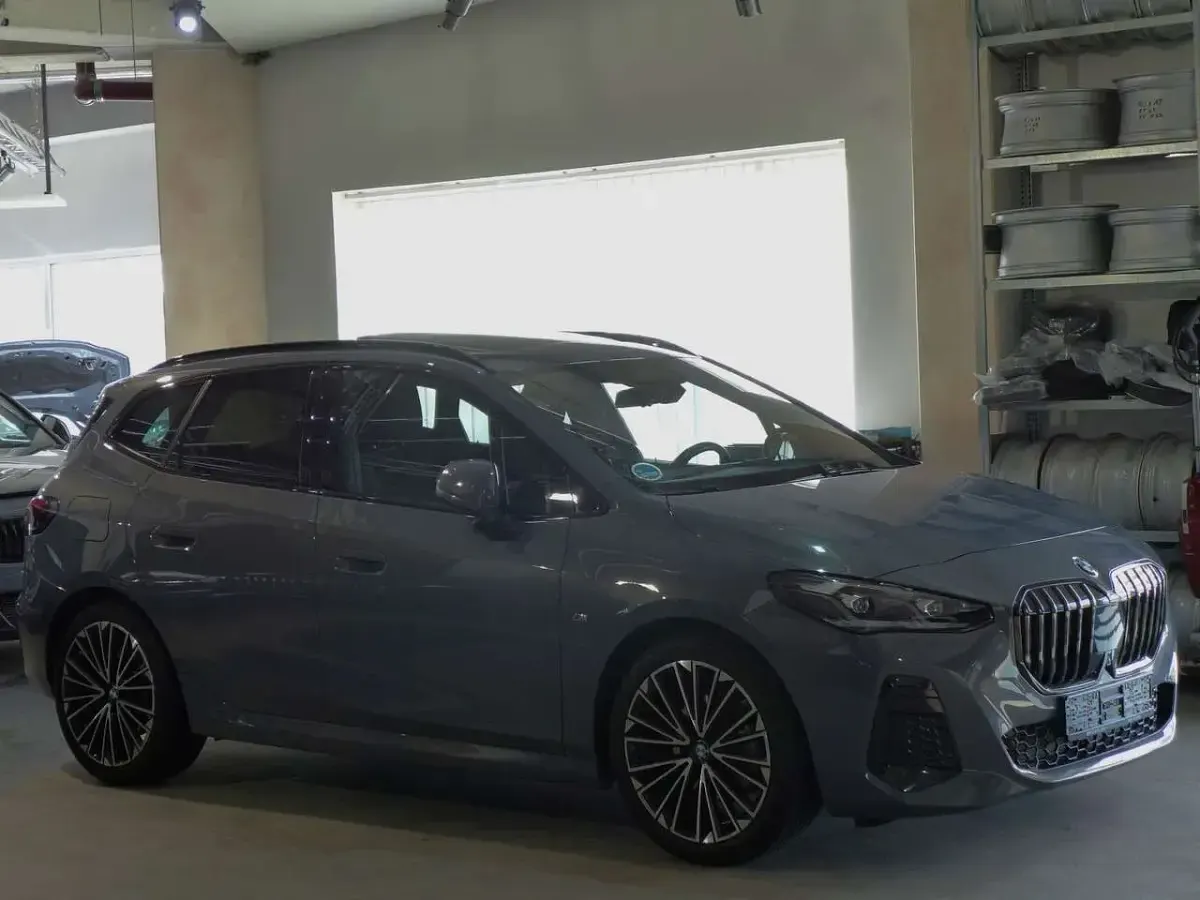 Gebraucht BMW 218 M Sport 136 PS (100 kW) 2024 Sparkling kupfer grau metallic Coupé