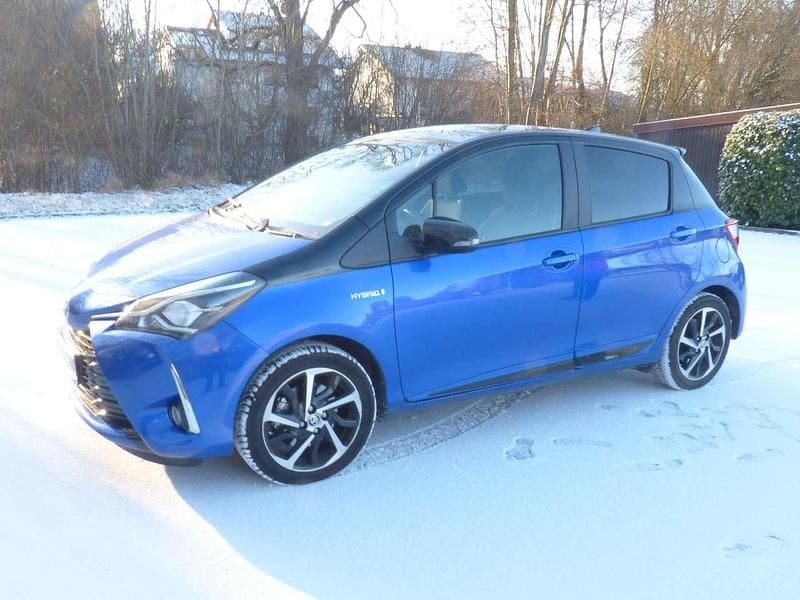 Blau Gebraucht 2020 Toyota Yaris Hybrid Limousine | 14.500 € (Superpreis) - Bild 1/4