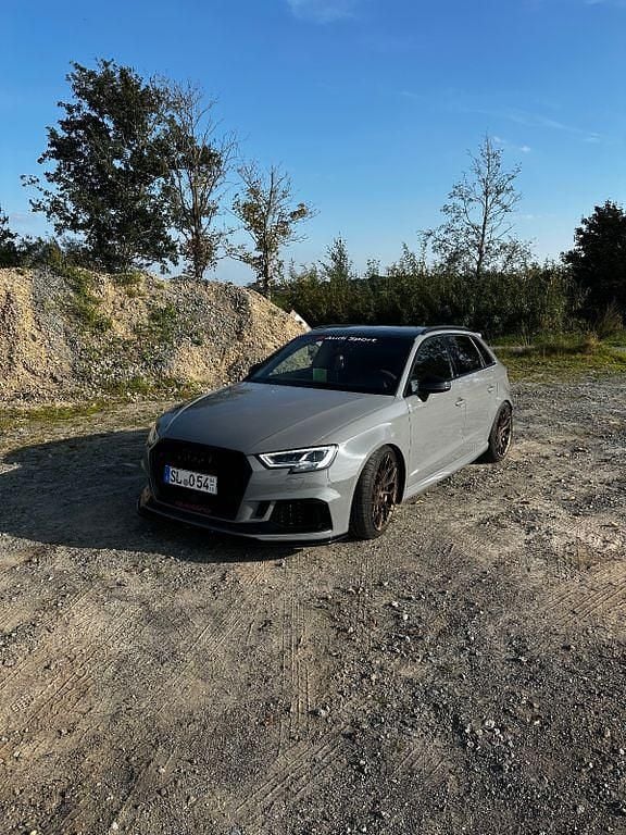 Grau Gebraucht 2020 Audi RS3 Ambiente Kleinwagen | 50.555 € (Etwas zu teuer) - Bild 1/4