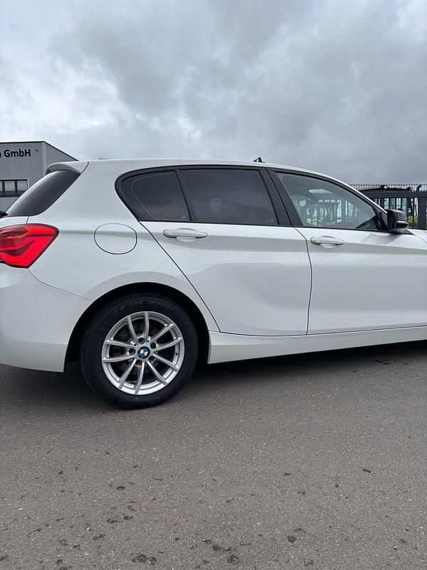 Gebraucht BMW 118 Advantage 136 PS (100 kW) 2018 Weiß Kleinwagen
