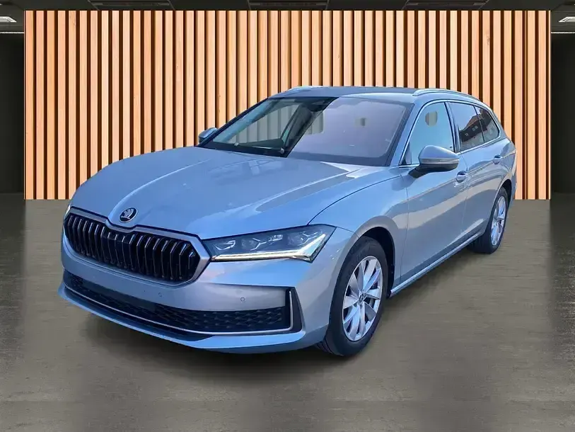 Używany Skoda Superb Selection 150 KM (110 kW) 2025 Srebrny Kombi