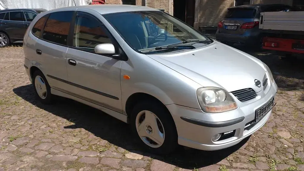 Gebraucht Nissan Almera Tino Acenta 116 PS (85 kW) 2002 Grau Van / Kleinbus