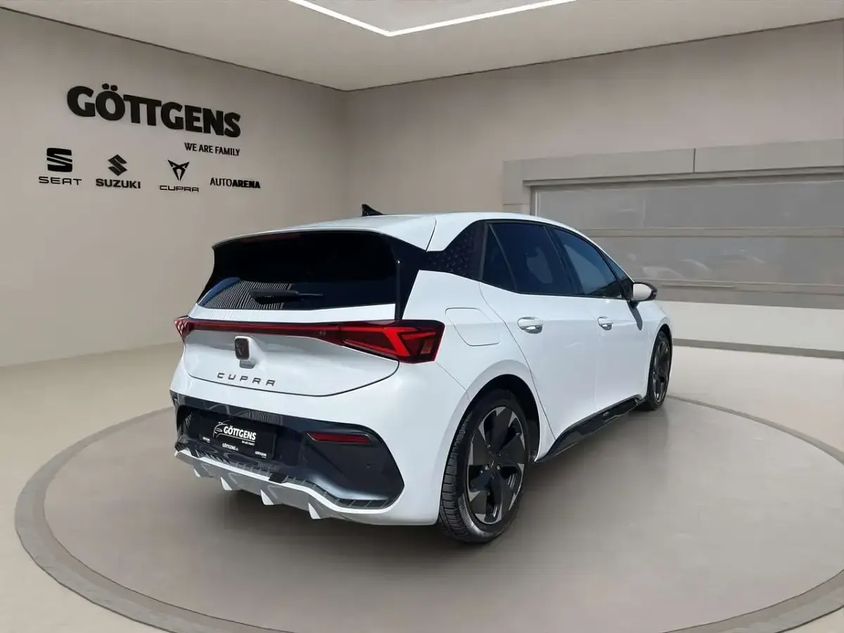 Gebraucht Cupra Born 169 kW (231 PS) 2025 Eisweiß Kleinwagen