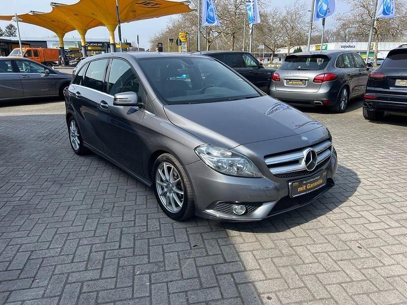 Gebraucht Mercedes B180 109 PS (80 kW) 2014 Grau Van / Kleinbus