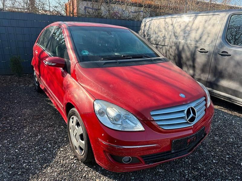 Gebraucht Mercedes B180 Edition 109 PS (80 kW) 2007 Rot Van / Kleinbus